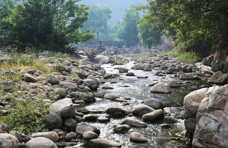 天然石溪流