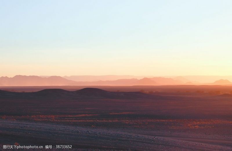 高空俯拍沙漠沙丘阳光