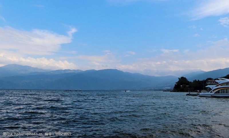 建筑轮廓西昌邛海自然风光及远山轮廓