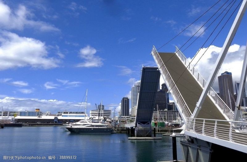 新西兰海滨风光奥克兰港码头升降桥风光