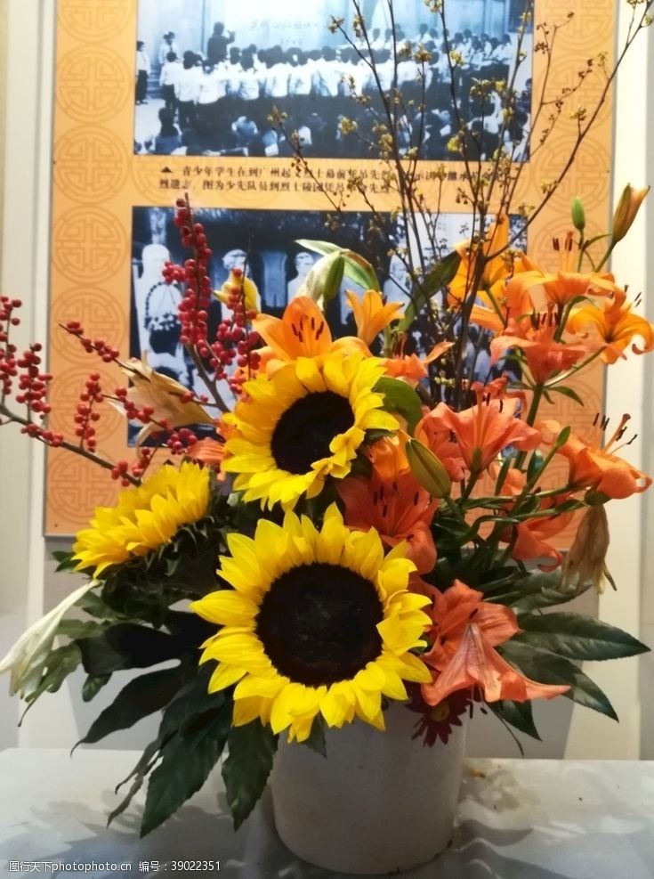 展览馆向日葵花卉插花图片