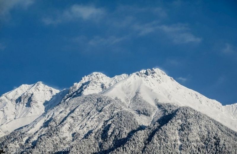 巍峨的雪山