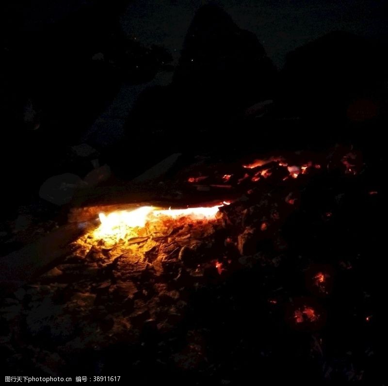 木柴堆篝火火堆