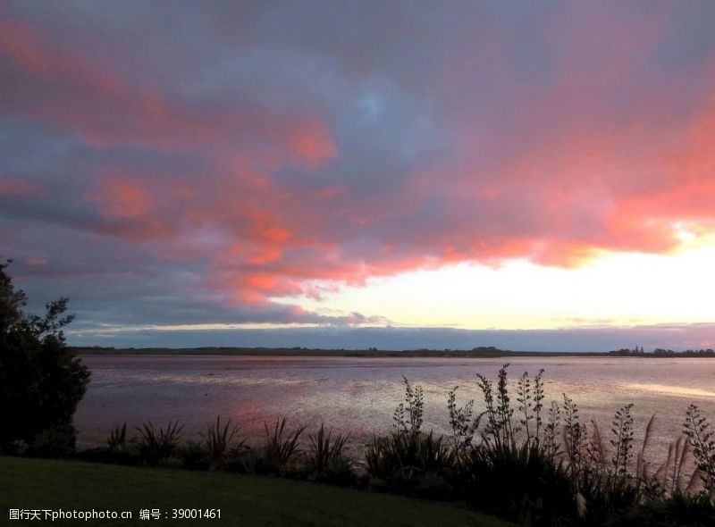 新西兰海滨风光海滨的彩云图片