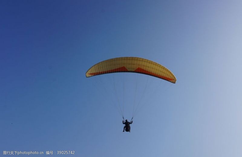 限高滑翔伞图片