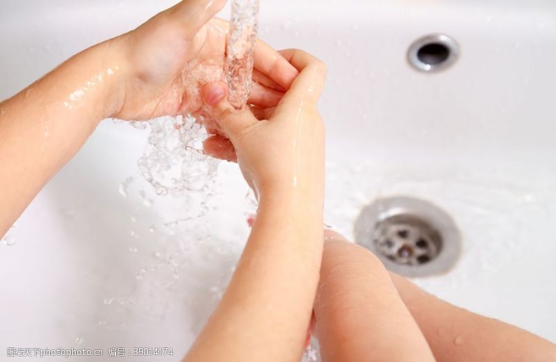 消毒液洗手图片