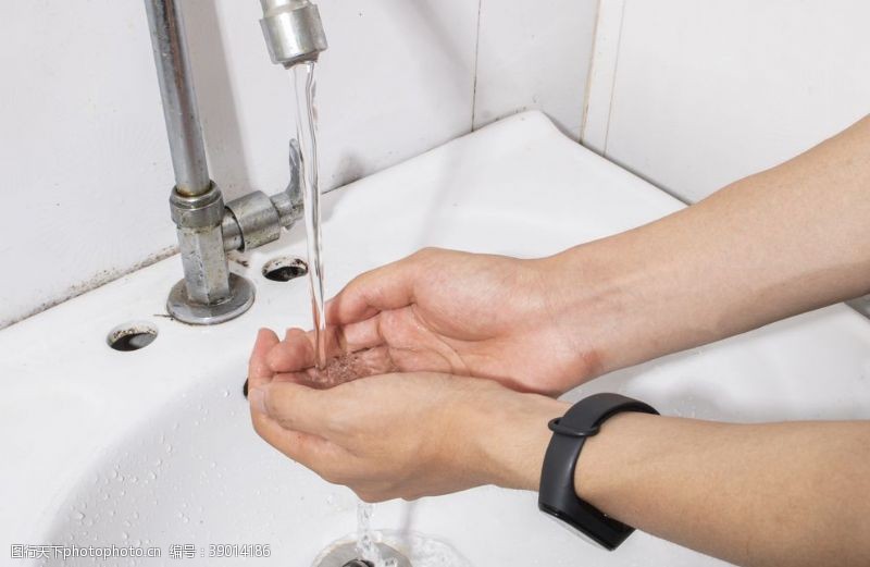 洗手池洗手图片