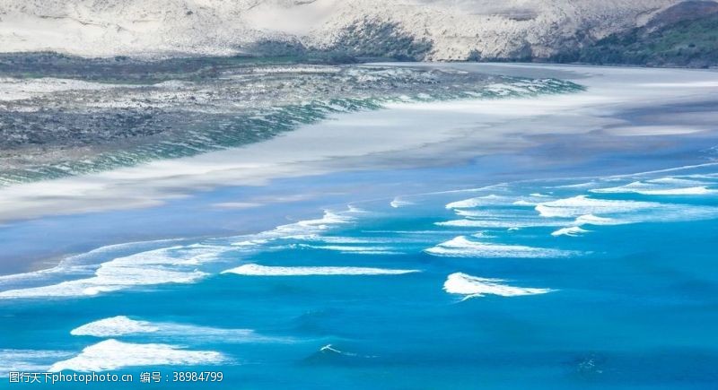 湛蓝海面大海图片