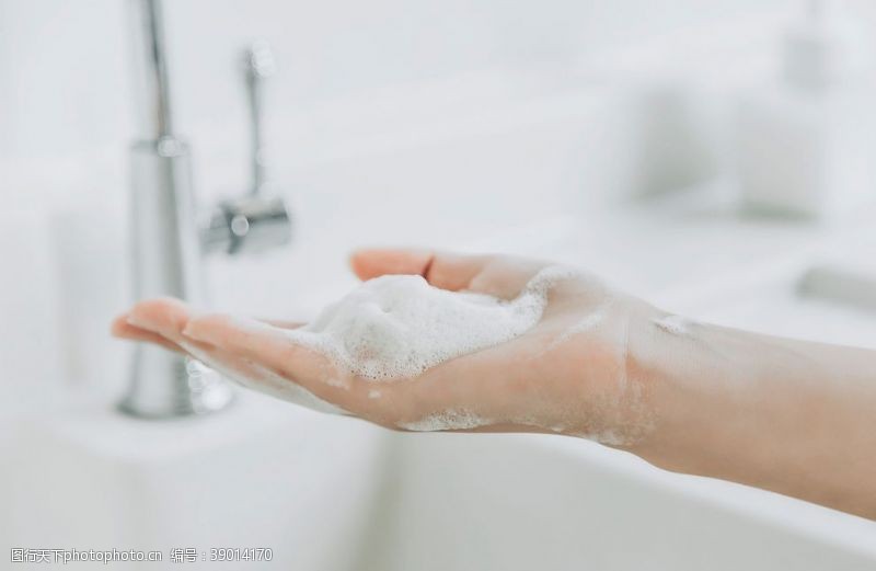 消毒液洗手图片