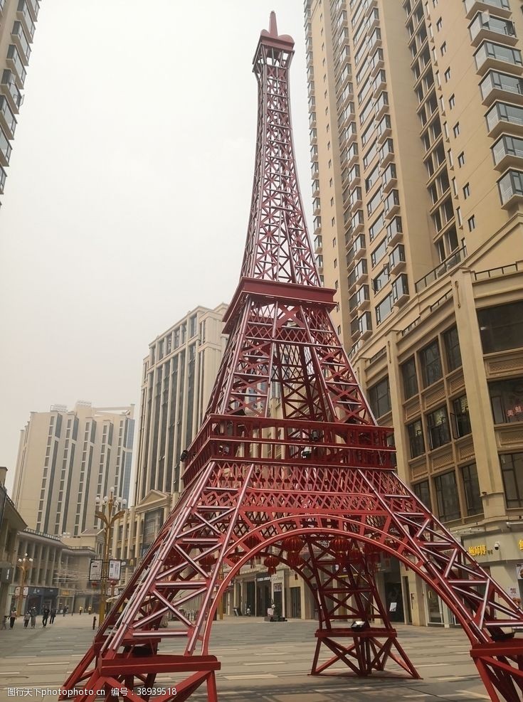 巴黎铁塔商业步行街的爱富尔铁塔图片