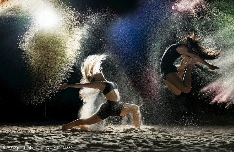 运动的美女舞蹈砂舞沙舞图片