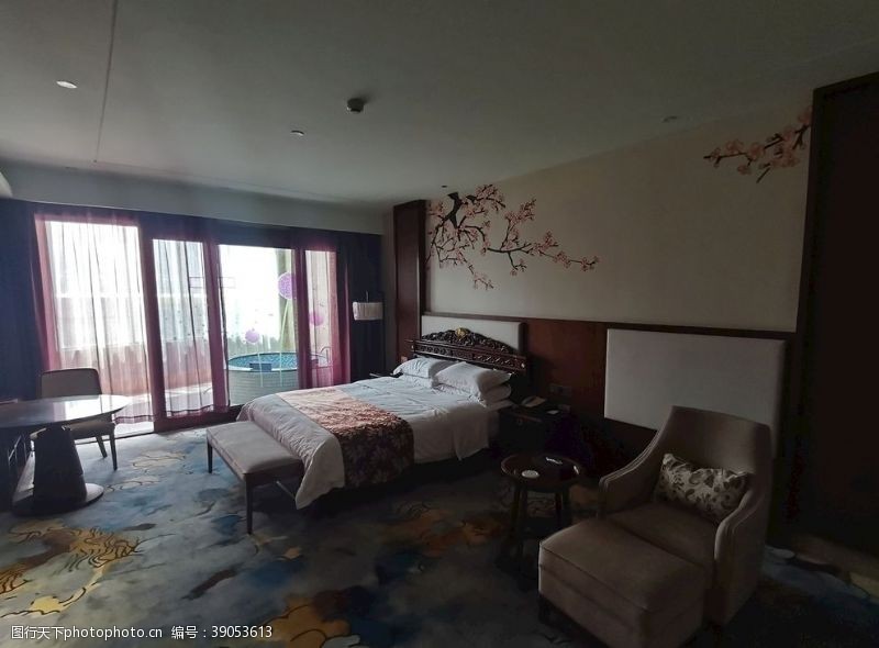 大床房整洁的酒店房子图片