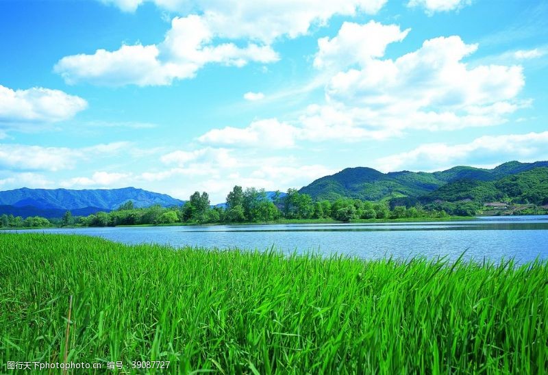 霞光湖泊图片