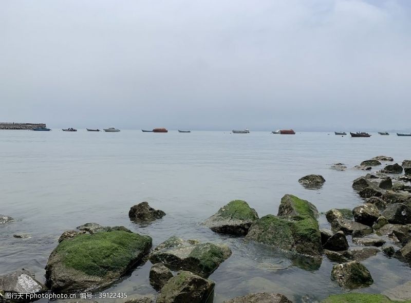 搁浅船只海天一色图片