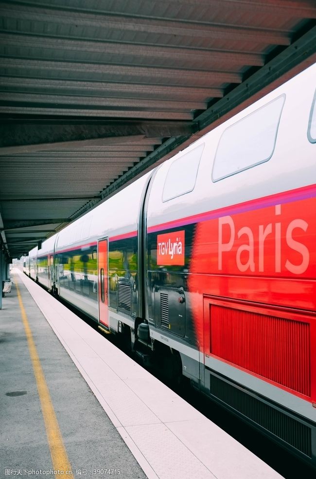 巴黎铁塔火车图片