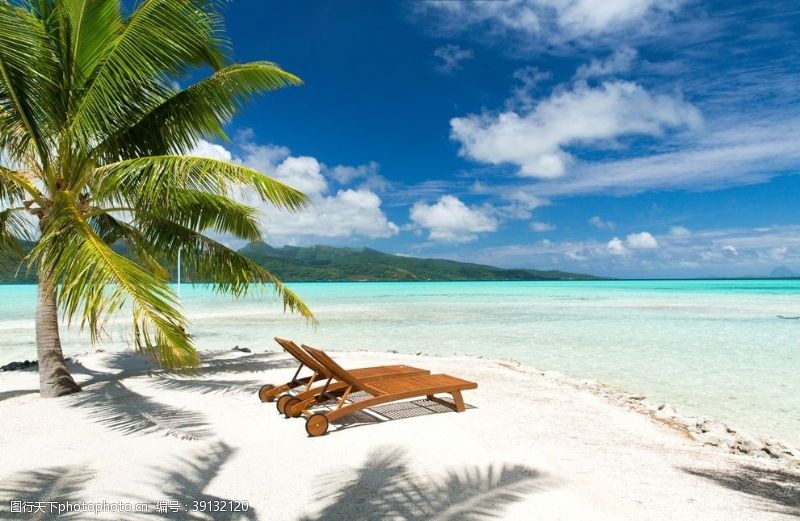 沙滩椅休闲美景图片