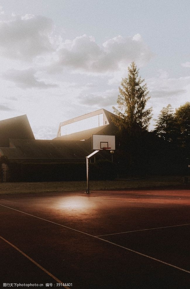 篮球框篮球场图片
