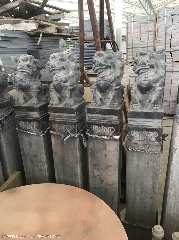 雕刻柱子狮子柱图片