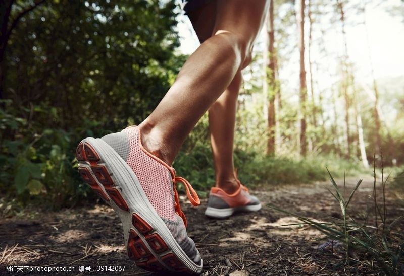 女性健康生活跑步图片