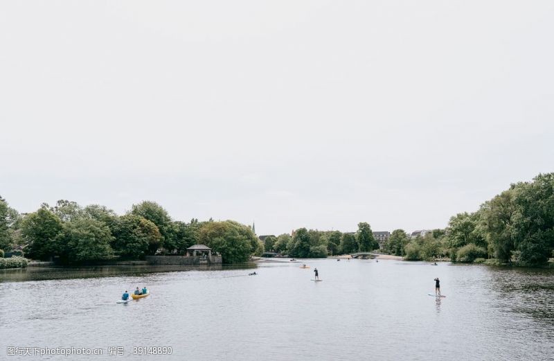 划船游湖公园景色游玩滑板划艇图片